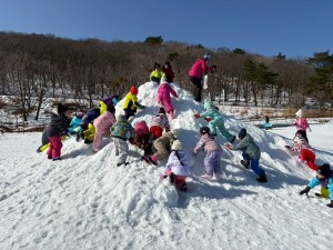 雪遊び　しろぐみ（5歳児）